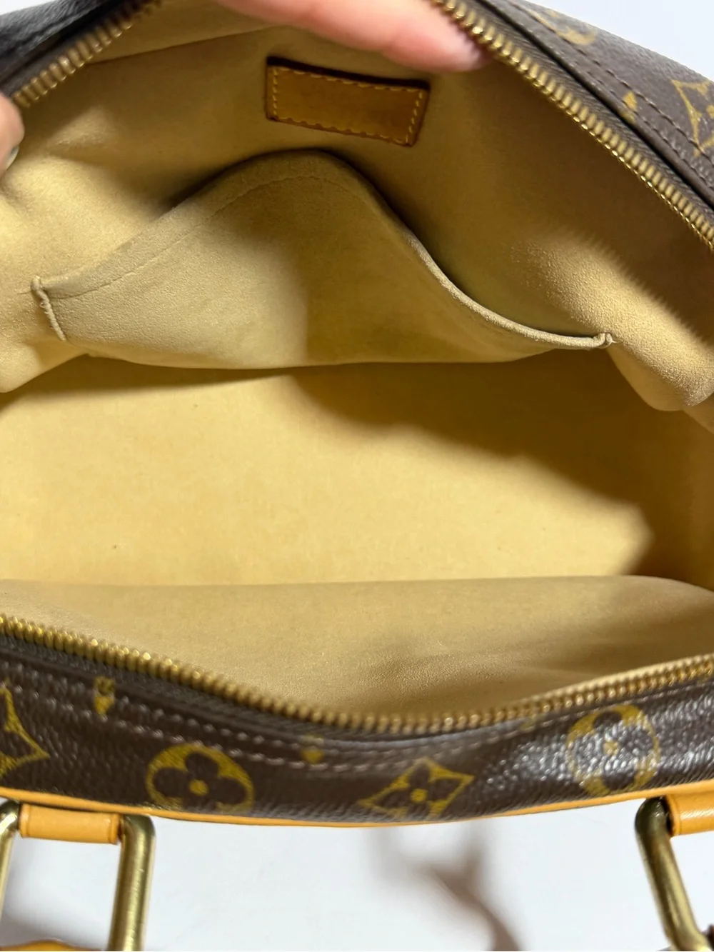 Louis Vuitton Monogram Manhattan PM